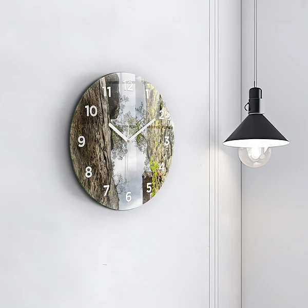 Wanduhr rund Felsenstadt in der Tschechischen Republik