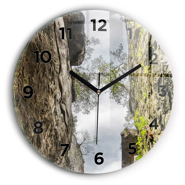 Wanduhr rund Felsenstadt in der Tschechischen Republik