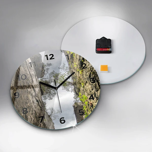 Wanduhr rund Felsenstadt in der Tschechischen Republik