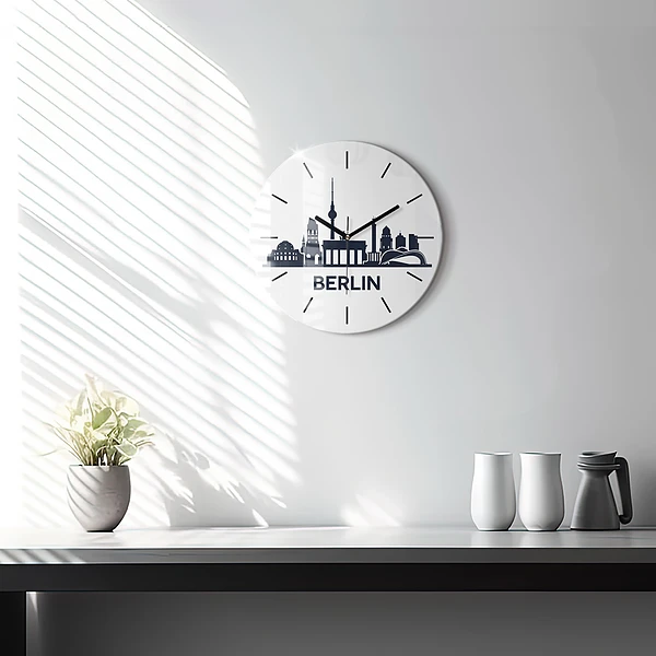 Wanduhr glas rund Illustration der Stadt Berlin