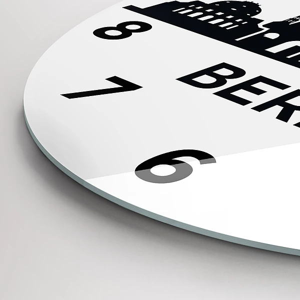 Wanduhr glas rund Illustration der Stadt Berlin