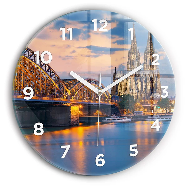Wanduhr rund Ansicht des Rathauses