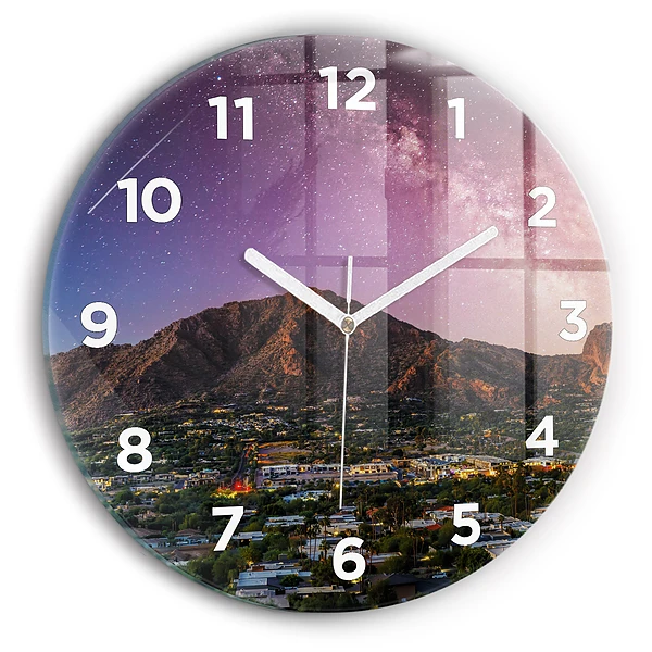 Wanduhr rund Berglandschaft