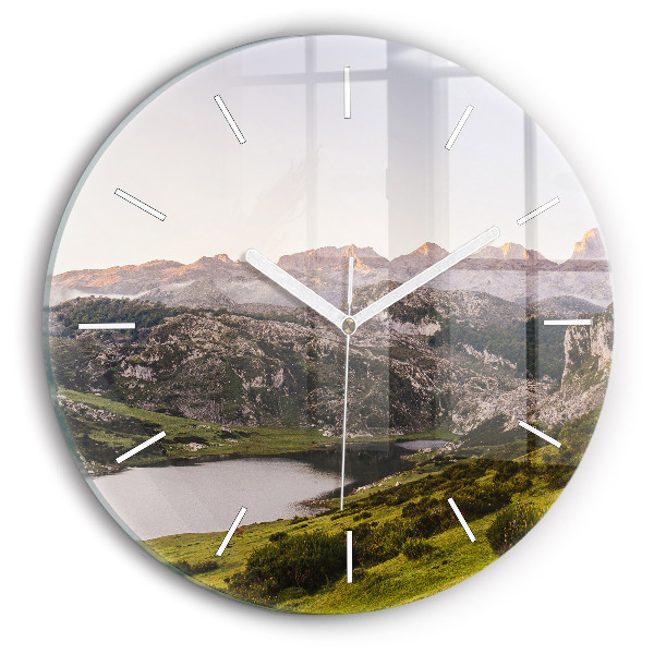Wanduhr rund mit motiv See und Berge in den Pyrenäen