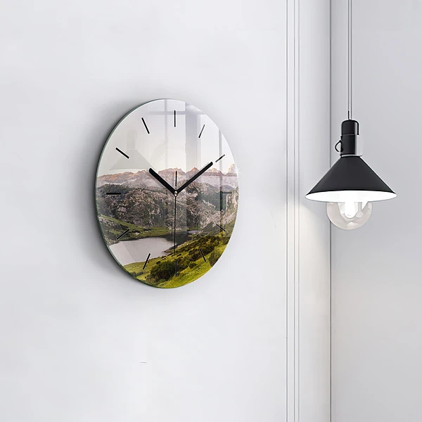 Wanduhr rund mit motiv See und Berge in den Pyrenäen