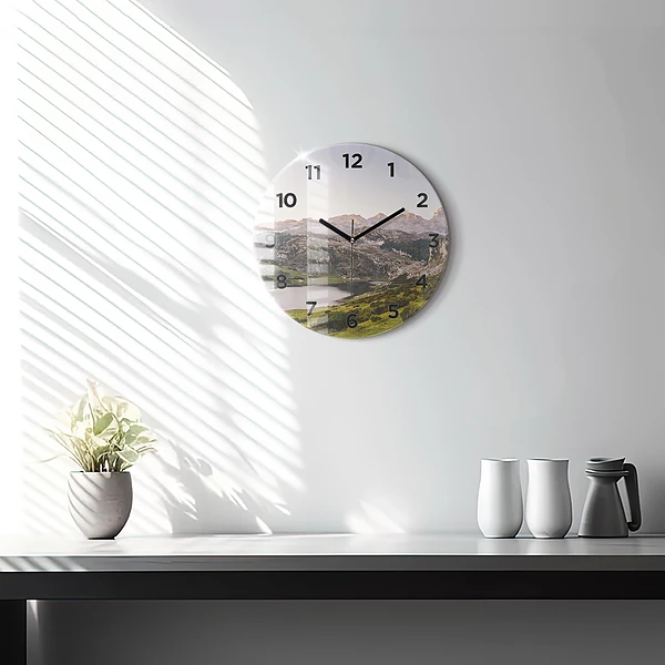 Wanduhr rund mit motiv See und Berge in den Pyrenäen