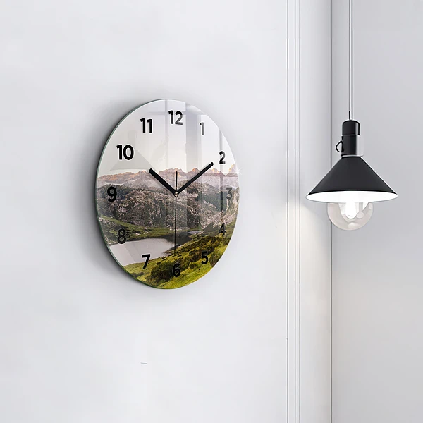 Wanduhr rund mit motiv See und Berge in den Pyrenäen