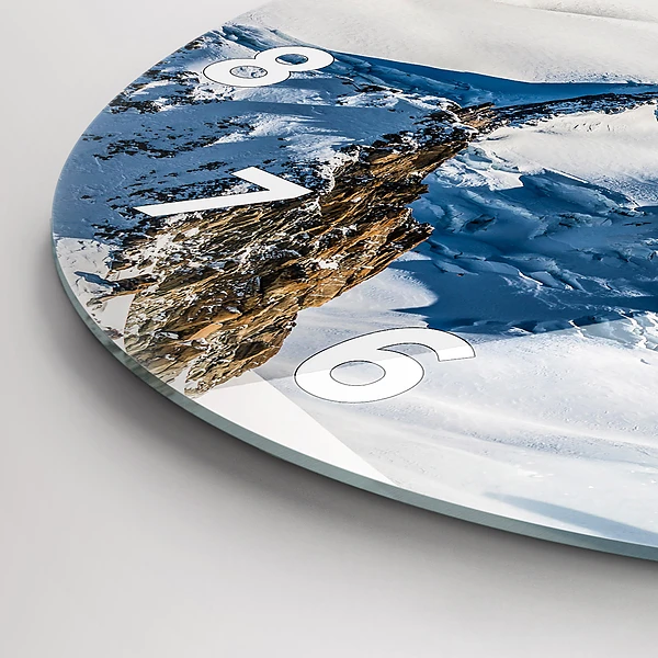 Wanduhr glas rund Skifahrer in den Alpen