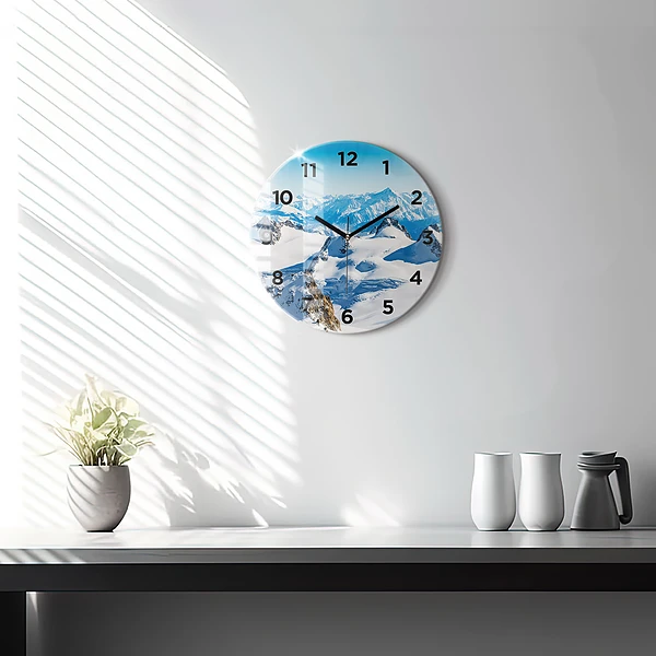 Wanduhr glas rund Skifahrer in den Alpen
