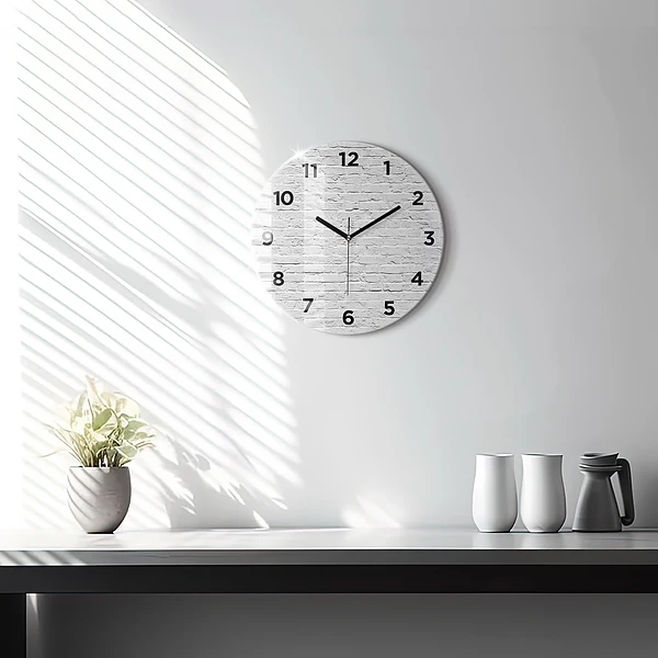 Wanduhr rund Backsteinmauer