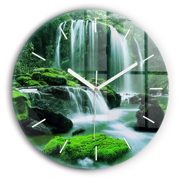 Wanduhr rund Wasserfall zwischen Moos