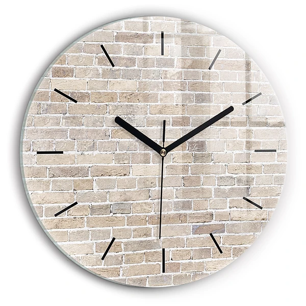 Wanduhr glas rund Backsteinmauer