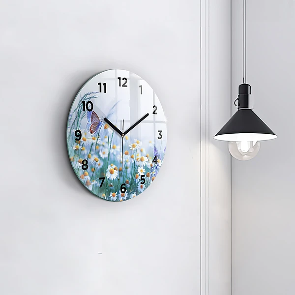 Wanduhr glas rund Schmetterling auf einer Wiese