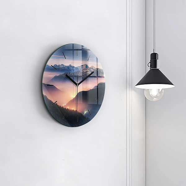 Wanduhr rund Bergspitzen Landschaft