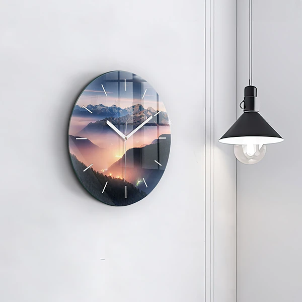 Wanduhr rund Bergspitzen Landschaft