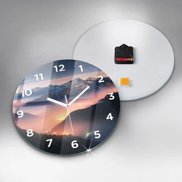 Wanduhr rund Bergspitzen Landschaft