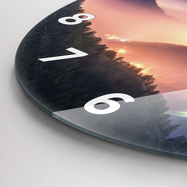 Wanduhr rund Bergspitzen Landschaft