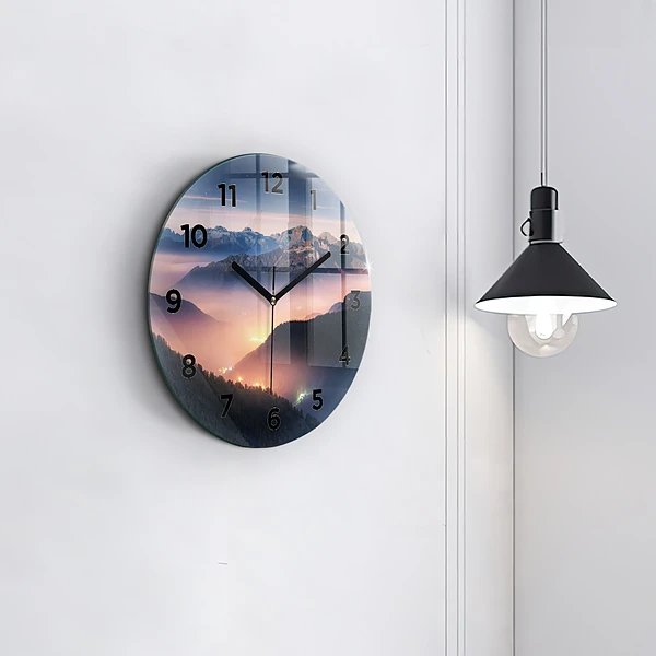 Wanduhr rund Bergspitzen Landschaft