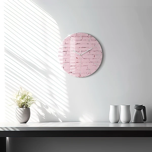 Wanduhr glas rund Backsteinmauer