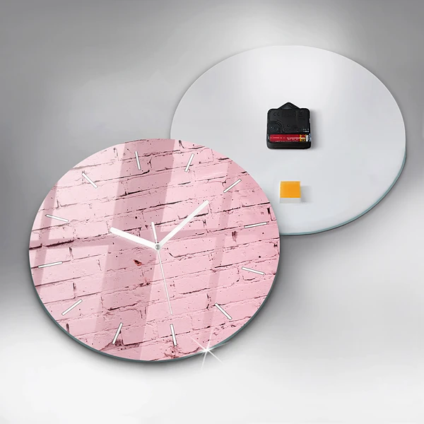 Wanduhr glas rund Backsteinmauer