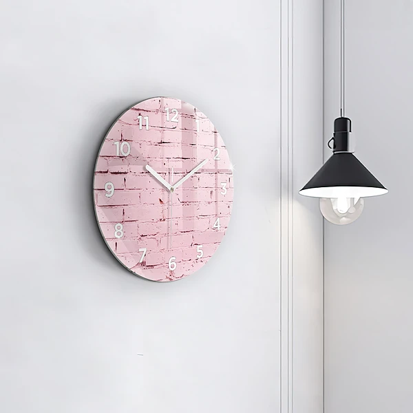 Wanduhr glas rund Backsteinmauer
