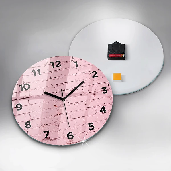 Wanduhr glas rund Backsteinmauer