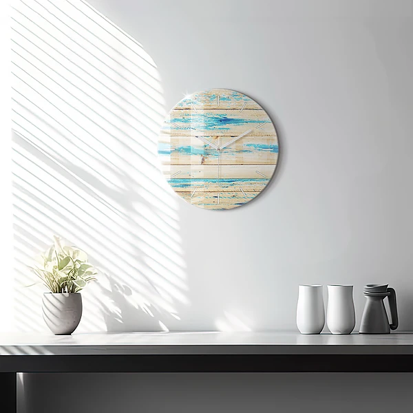 Wanduhr rund Zerkratztes Holz