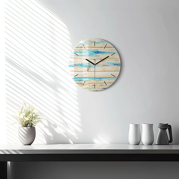 Wanduhr rund Zerkratztes Holz