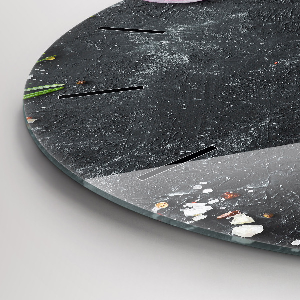 Wanduhr rund Gemüse auf einem Tisch