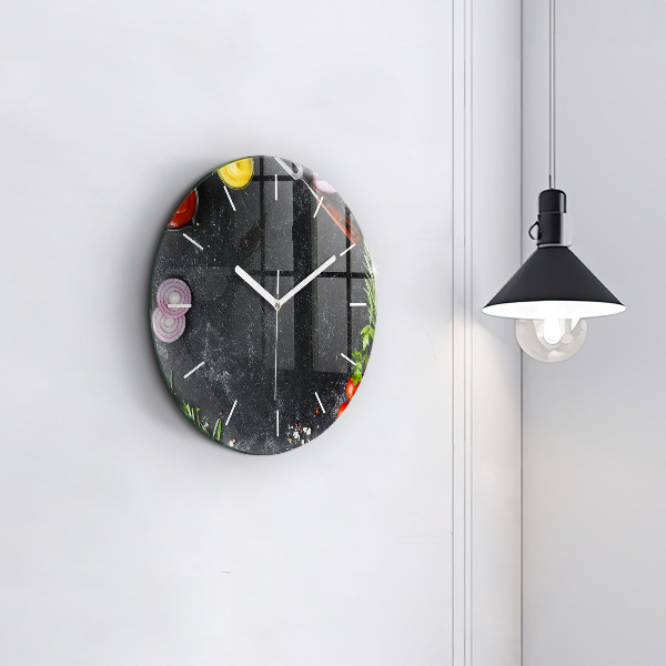 Wanduhr rund Gemüse auf einem Tisch
