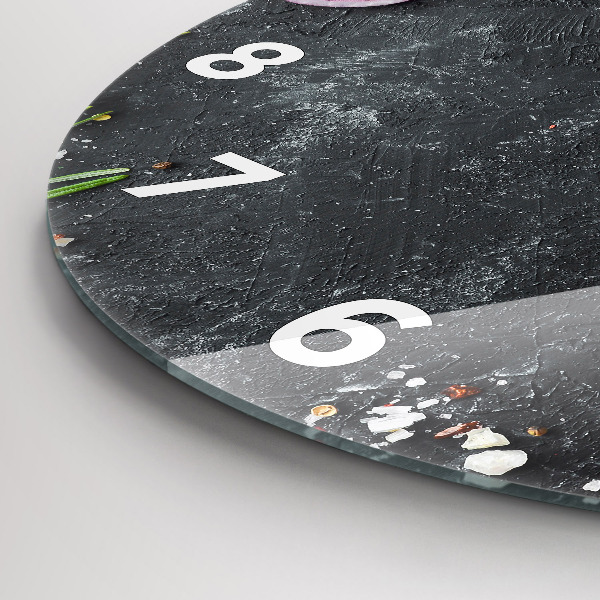 Wanduhr rund Gemüse auf einem Tisch