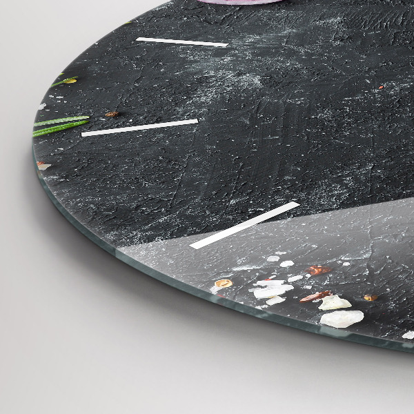 Wanduhr rund Gemüse auf einem Tisch