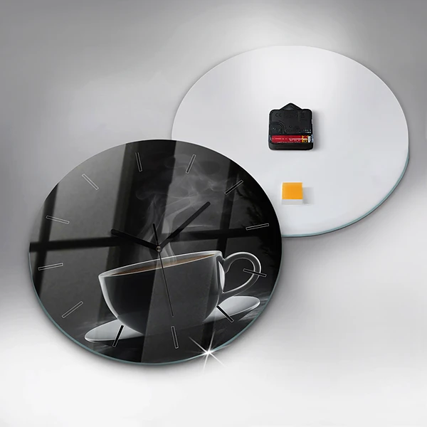 Wanduhr glas rund Tasse mit schwarzem Kaffee