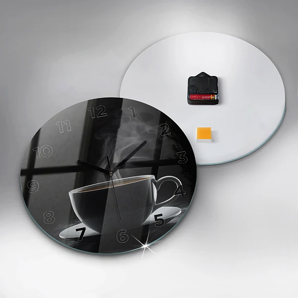 Wanduhr glas rund Tasse mit schwarzem Kaffee