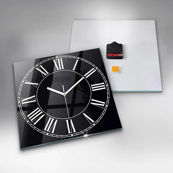Wanduhr quadratisch Schwarze römische Ziffern