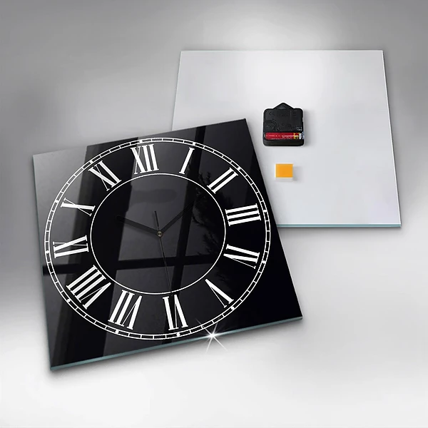 Wanduhr quadratisch Schwarze römische Ziffern