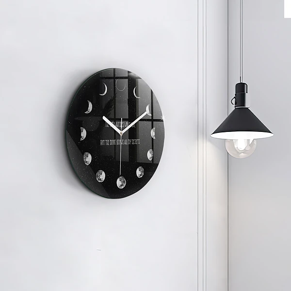 Wanduhr rund Mondphasen und Inschrift